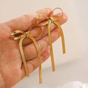 Elegant Gold Bow Earrings